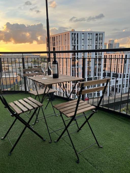 Cozy Flat With Balcony Lägenhet London Exteriör bild